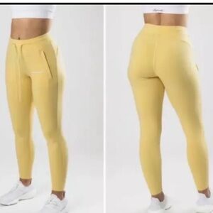 Alphalete Women's Essential Core Jogger Sea Salt Butter Yellow Size X-Small NWT